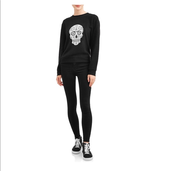 NWT No Boundaries Juniors Plush Teddy Sugar Skull Sweatshirt - Picture 3 of 4